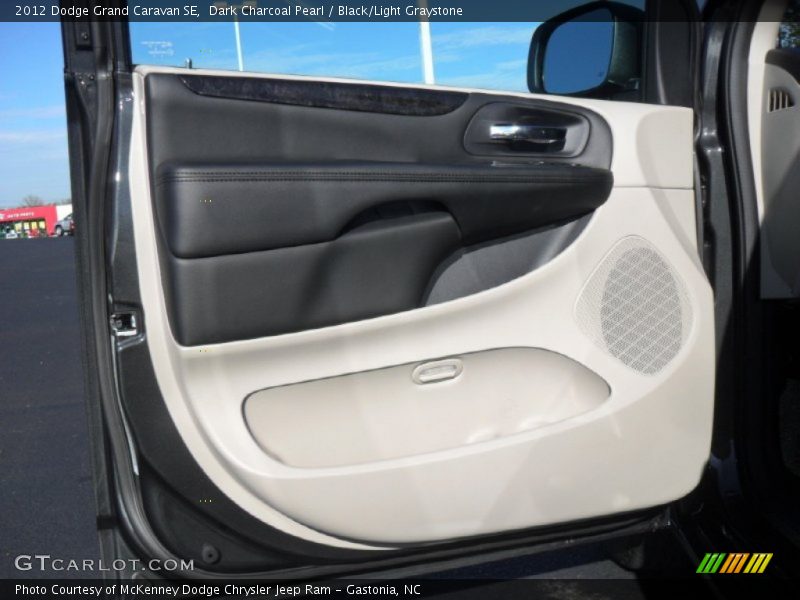 Dark Charcoal Pearl / Black/Light Graystone 2012 Dodge Grand Caravan SE