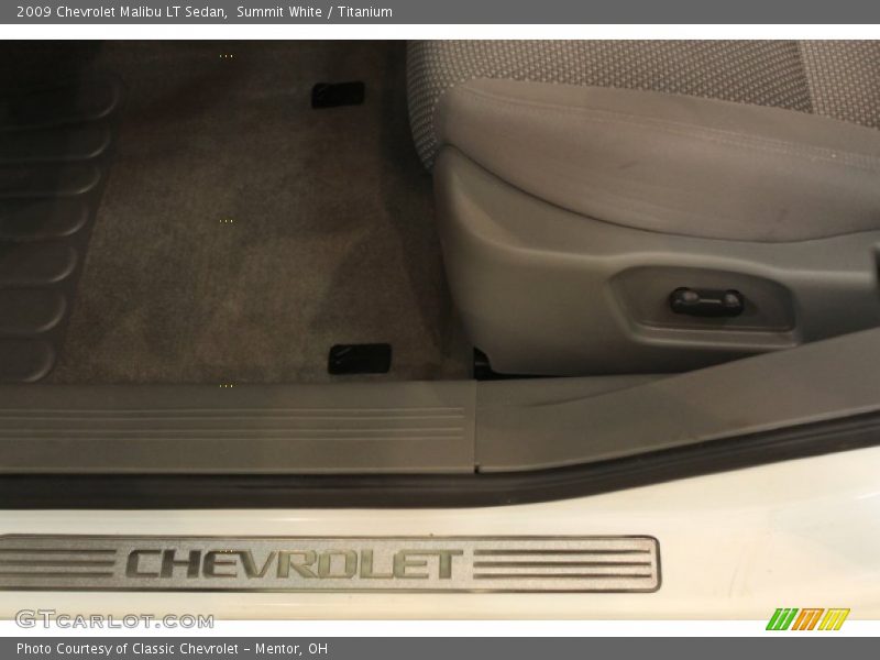 Summit White / Titanium 2009 Chevrolet Malibu LT Sedan
