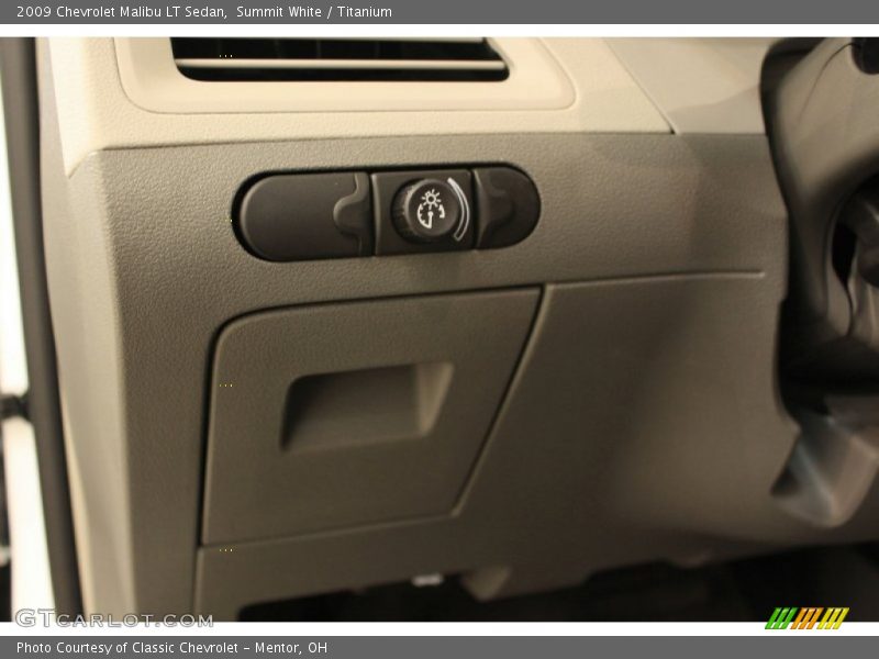 Summit White / Titanium 2009 Chevrolet Malibu LT Sedan