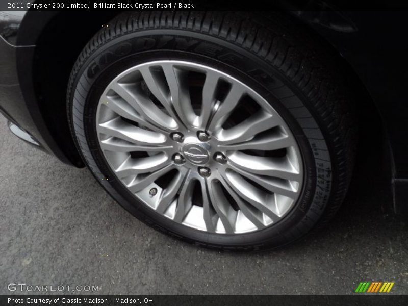 Brilliant Black Crystal Pearl / Black 2011 Chrysler 200 Limited