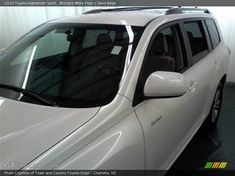 Blizzard White Pearl / Sand Beige 2010 Toyota Highlander Sport