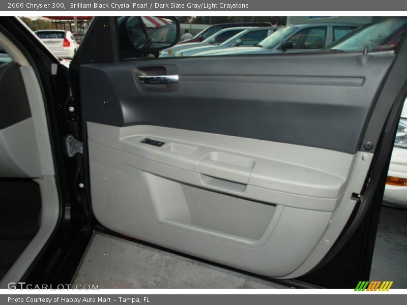Brilliant Black Crystal Pearl / Dark Slate Gray/Light Graystone 2006 Chrysler 300