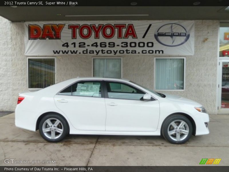 Super White / Black 2012 Toyota Camry SE