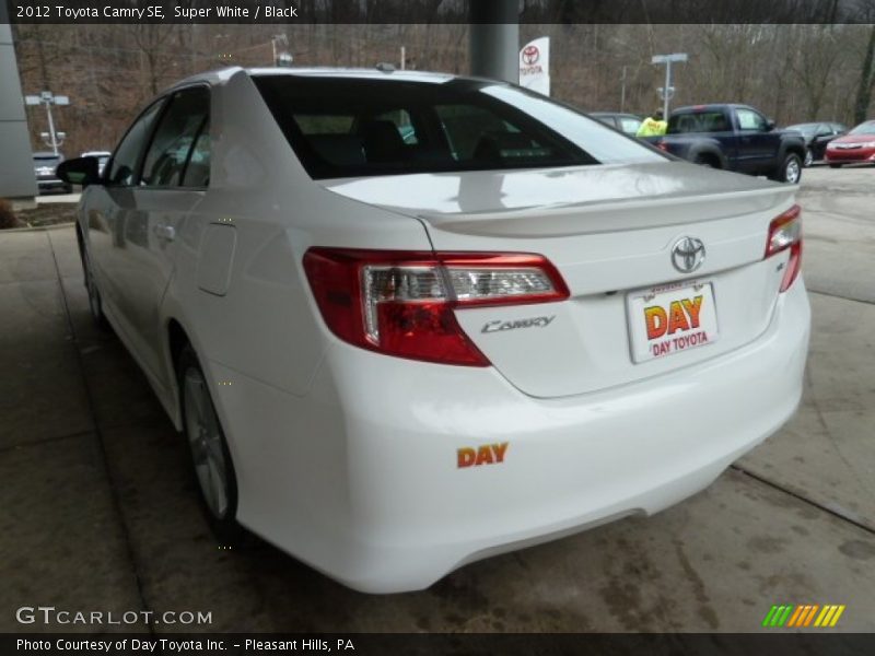 Super White / Black 2012 Toyota Camry SE