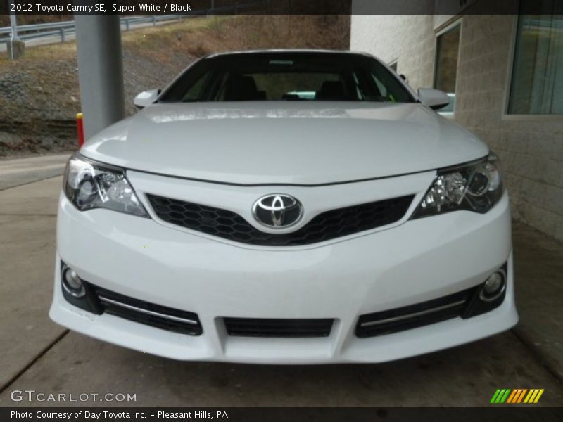 Super White / Black 2012 Toyota Camry SE