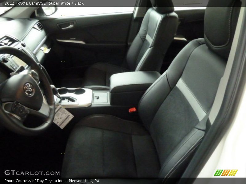 Super White / Black 2012 Toyota Camry SE