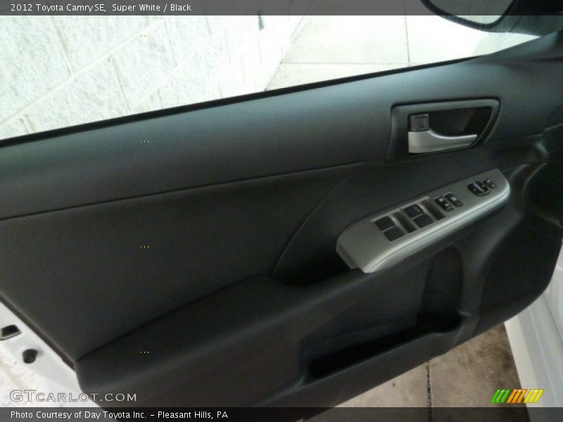 Super White / Black 2012 Toyota Camry SE