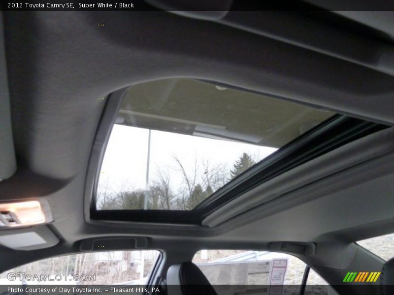 Super White / Black 2012 Toyota Camry SE