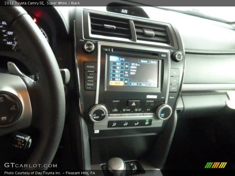 Super White / Black 2012 Toyota Camry SE