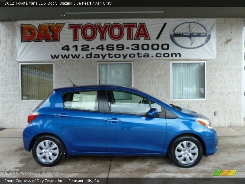 Blazing Blue Pearl / Ash Gray 2012 Toyota Yaris LE 5 Door