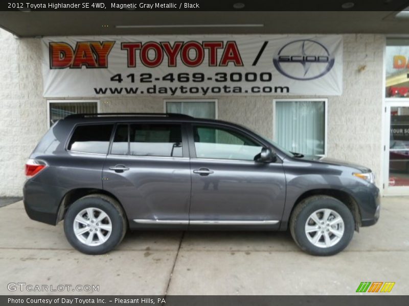 Magnetic Gray Metallic / Black 2012 Toyota Highlander SE 4WD
