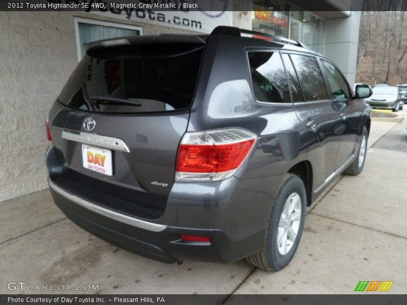 Magnetic Gray Metallic / Black 2012 Toyota Highlander SE 4WD
