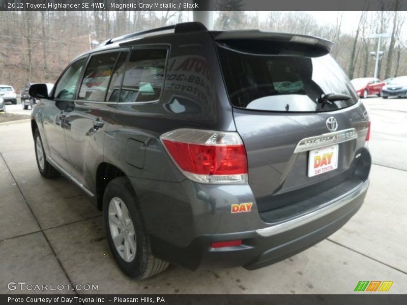 Magnetic Gray Metallic / Black 2012 Toyota Highlander SE 4WD