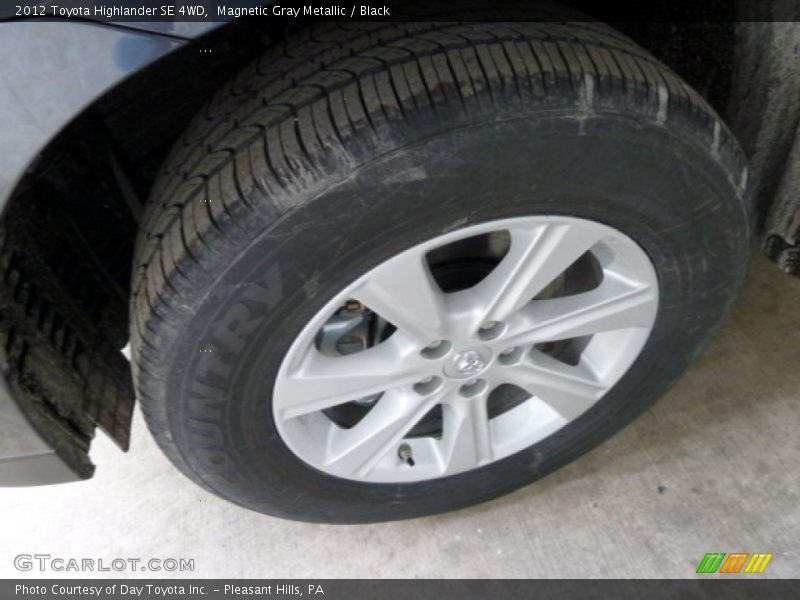 Magnetic Gray Metallic / Black 2012 Toyota Highlander SE 4WD