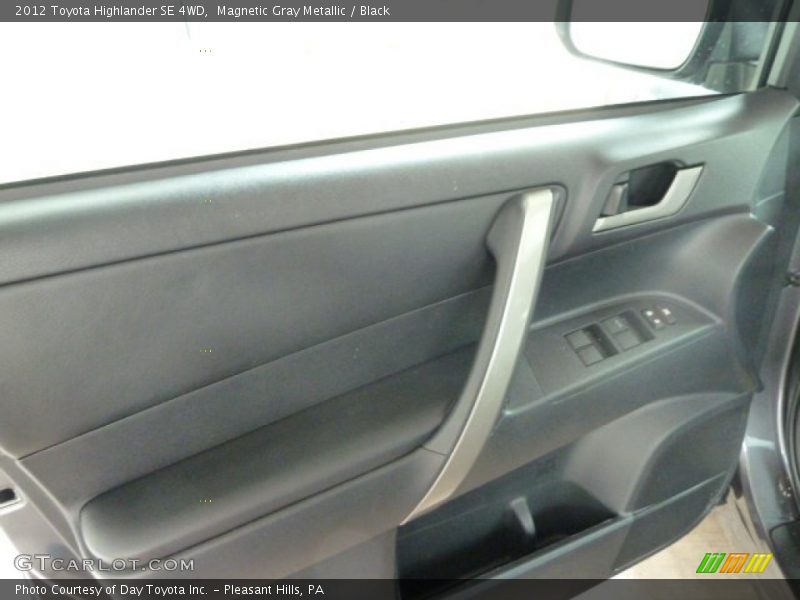 Magnetic Gray Metallic / Black 2012 Toyota Highlander SE 4WD
