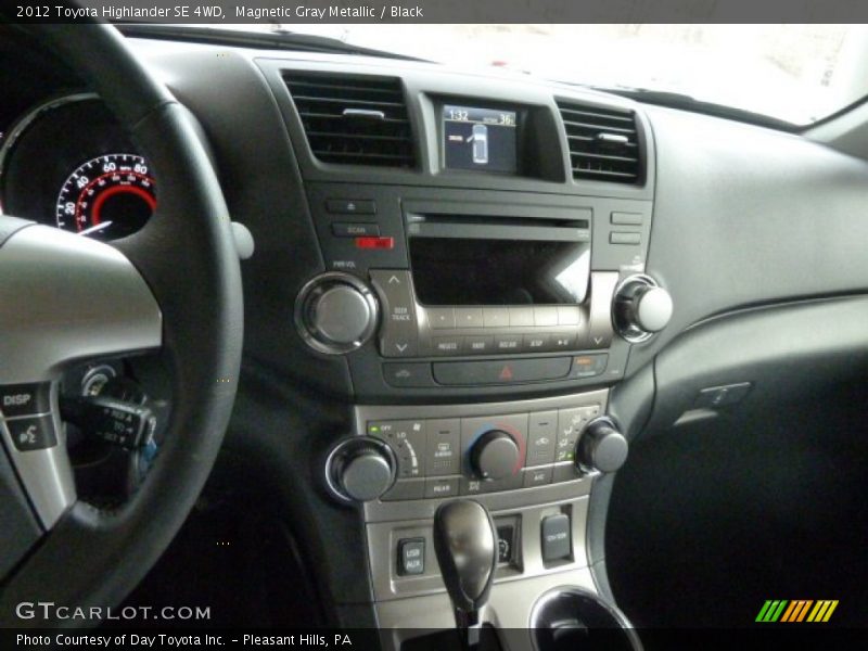 Magnetic Gray Metallic / Black 2012 Toyota Highlander SE 4WD