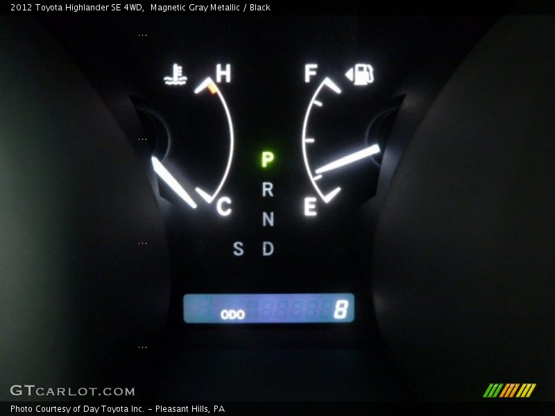 Magnetic Gray Metallic / Black 2012 Toyota Highlander SE 4WD