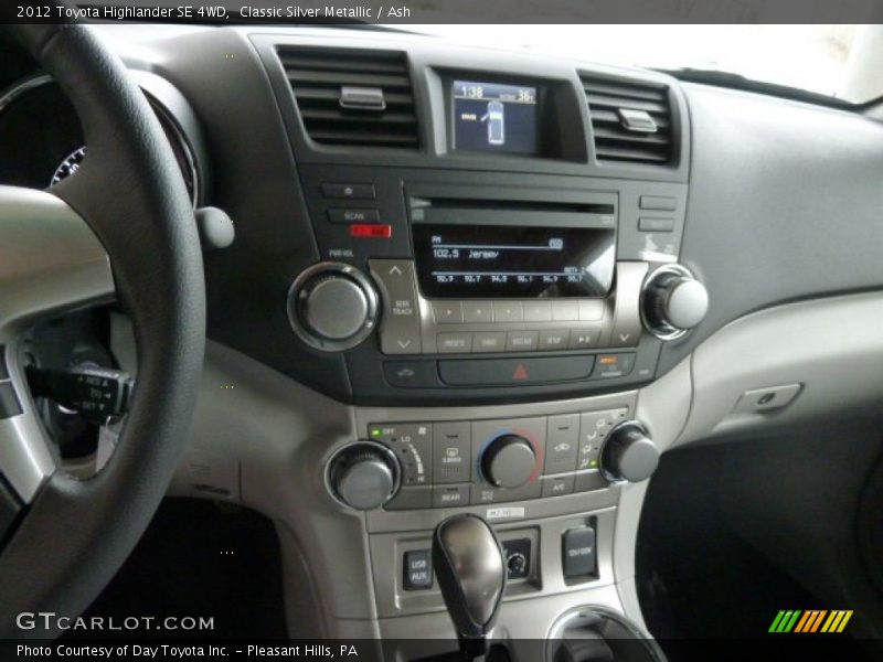 Classic Silver Metallic / Ash 2012 Toyota Highlander SE 4WD