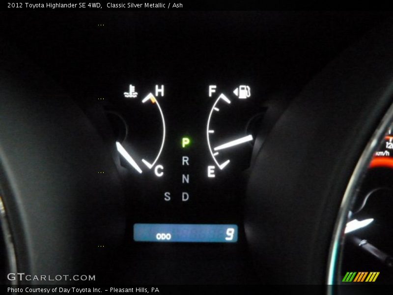 Classic Silver Metallic / Ash 2012 Toyota Highlander SE 4WD