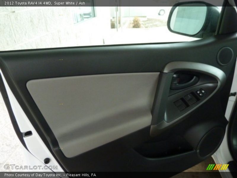 Super White / Ash 2012 Toyota RAV4 I4 4WD