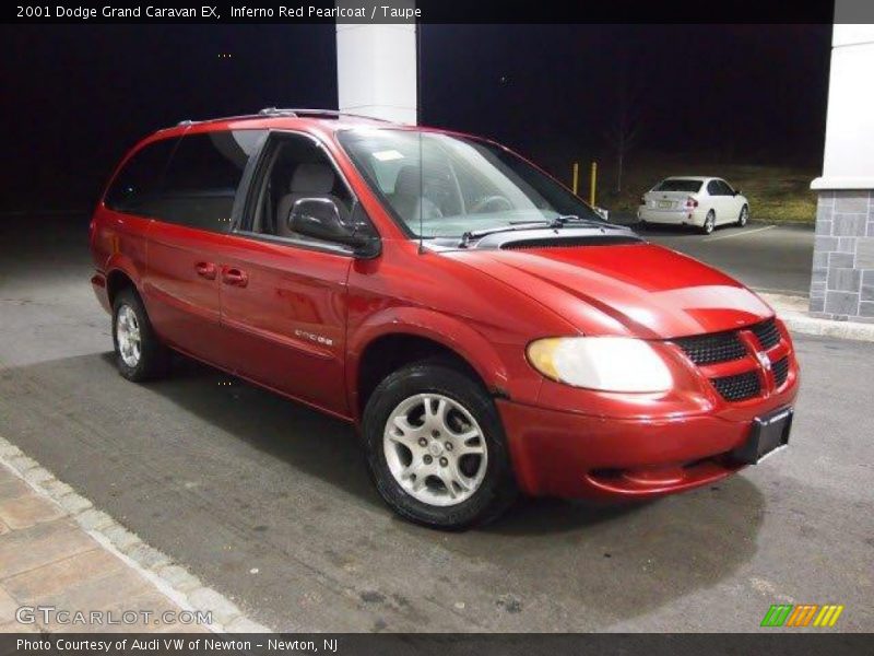 Front 3/4 View of 2001 Grand Caravan EX