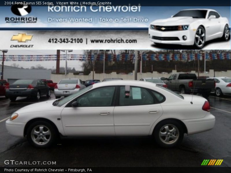 Vibrant White / Medium Graphite 2004 Ford Taurus SES Sedan