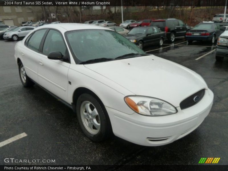 Vibrant White / Medium Graphite 2004 Ford Taurus SES Sedan