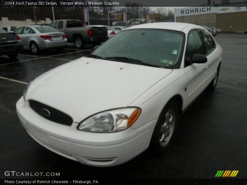 Vibrant White / Medium Graphite 2004 Ford Taurus SES Sedan
