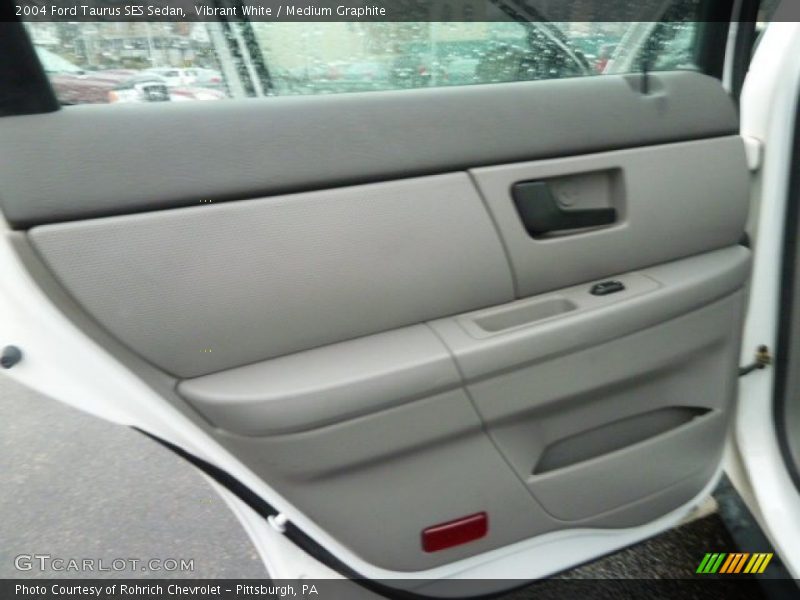 Vibrant White / Medium Graphite 2004 Ford Taurus SES Sedan