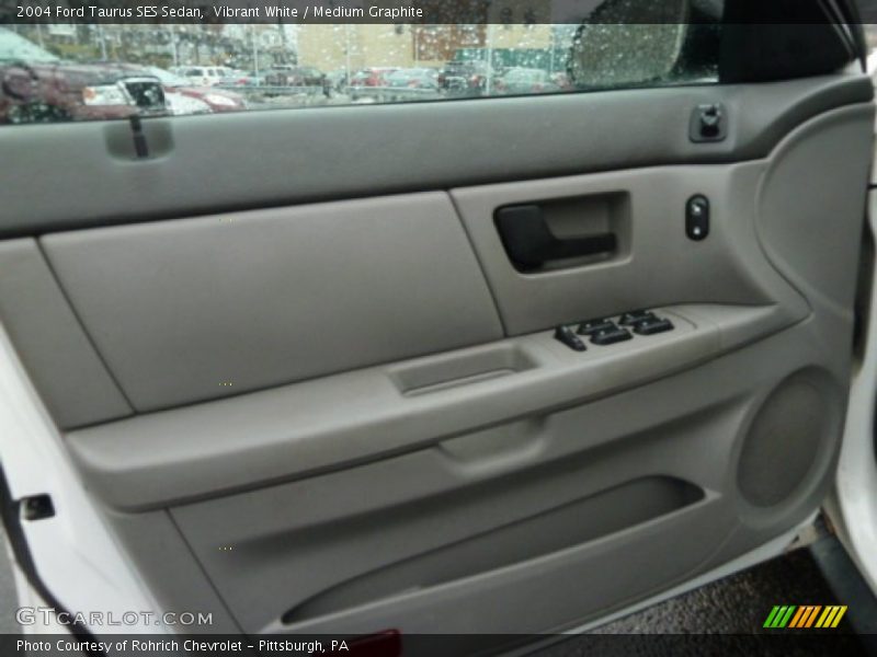 Vibrant White / Medium Graphite 2004 Ford Taurus SES Sedan
