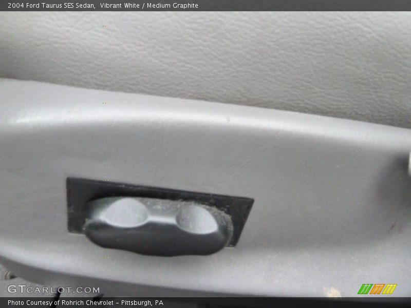 Vibrant White / Medium Graphite 2004 Ford Taurus SES Sedan