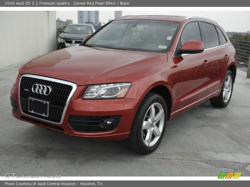 Front 3/4 View of 2009 Q5 3.2 Premium quattro