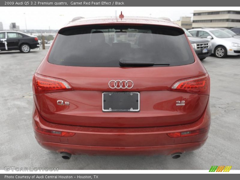 Garnet Red Pearl Effect / Black 2009 Audi Q5 3.2 Premium quattro