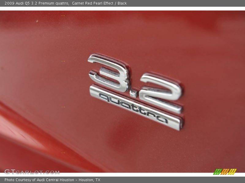  2009 Q5 3.2 Premium quattro Logo
