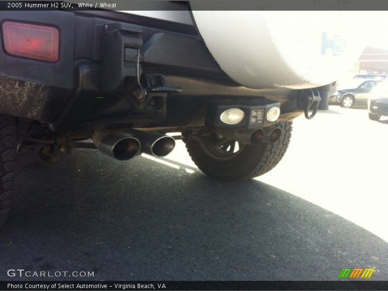 White / Wheat 2005 Hummer H2 SUV