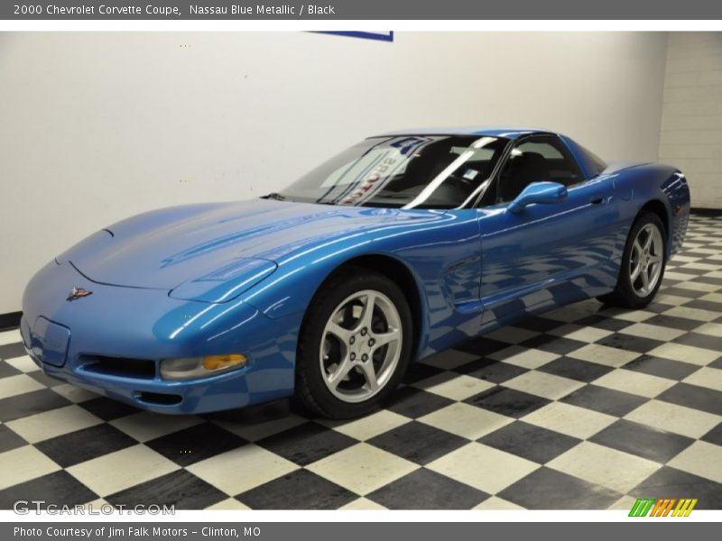 Front 3/4 View of 2000 Corvette Coupe