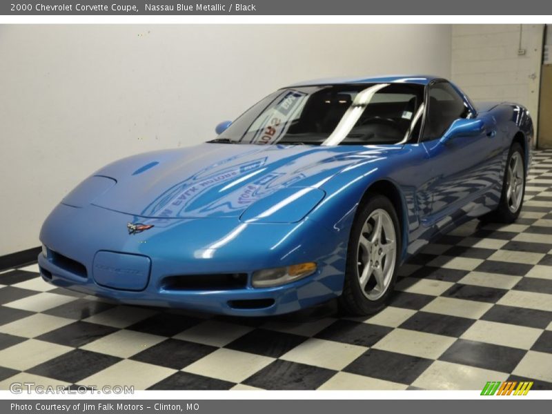 Front 3/4 View of 2000 Corvette Coupe