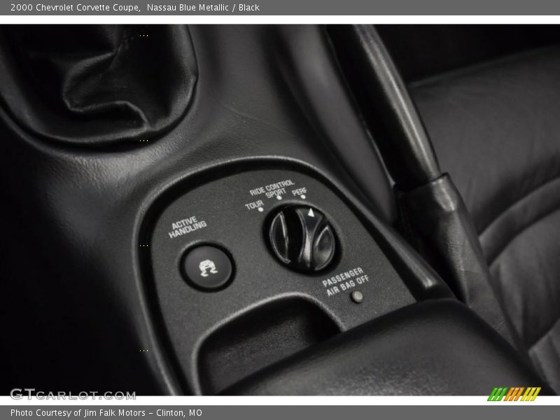 Controls of 2000 Corvette Coupe