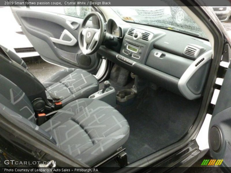 Crystal White / Design Black 2009 Smart fortwo passion coupe