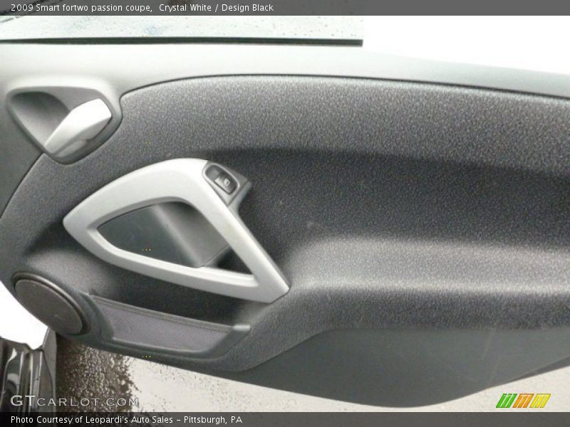Crystal White / Design Black 2009 Smart fortwo passion coupe