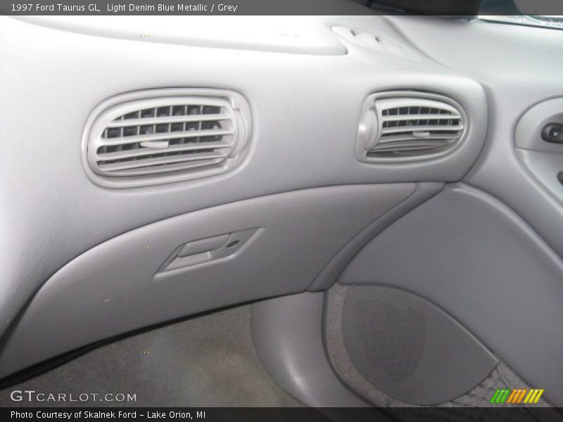 Light Denim Blue Metallic / Grey 1997 Ford Taurus GL