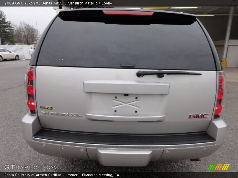 Silver Birch Metallic / Ebony 2009 GMC Yukon XL Denali AWD