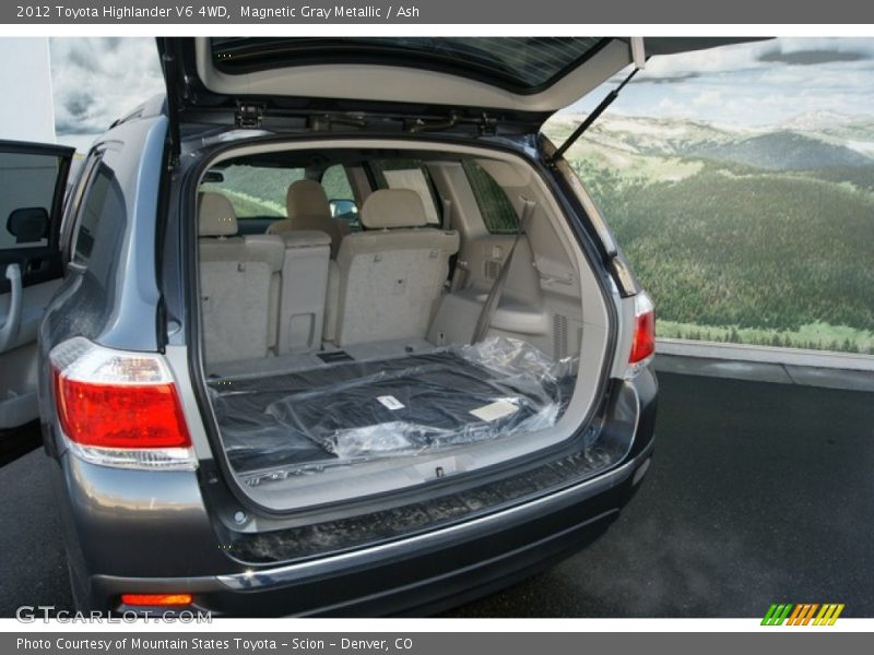 Magnetic Gray Metallic / Ash 2012 Toyota Highlander V6 4WD