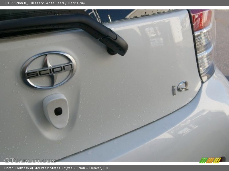 Blizzard White Pearl / Dark Gray 2012 Scion iQ