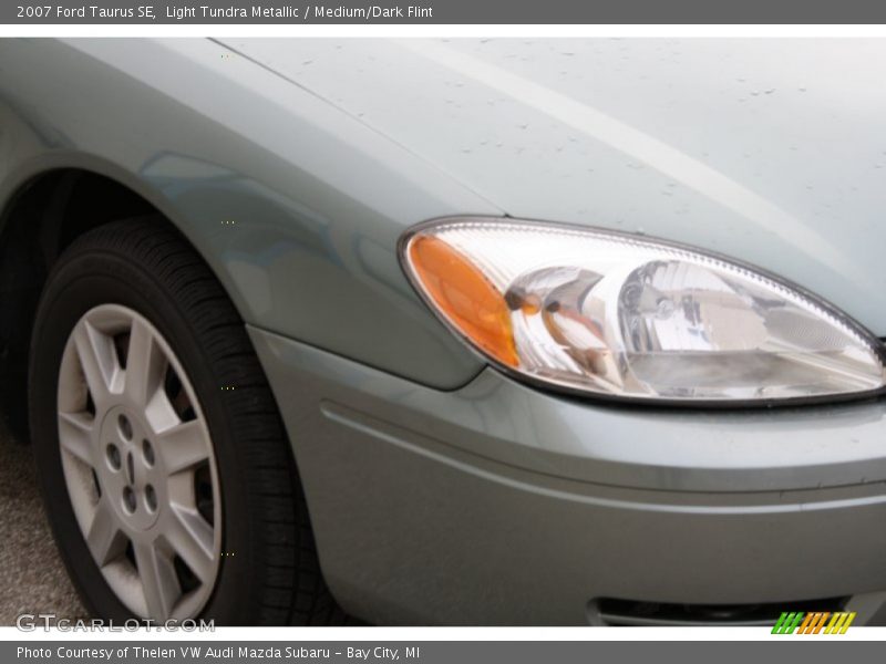 Light Tundra Metallic / Medium/Dark Flint 2007 Ford Taurus SE