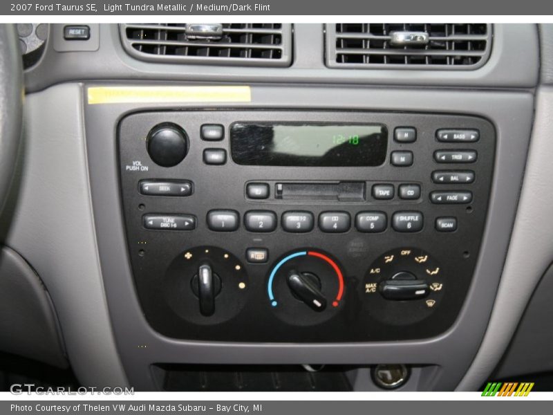 Light Tundra Metallic / Medium/Dark Flint 2007 Ford Taurus SE
