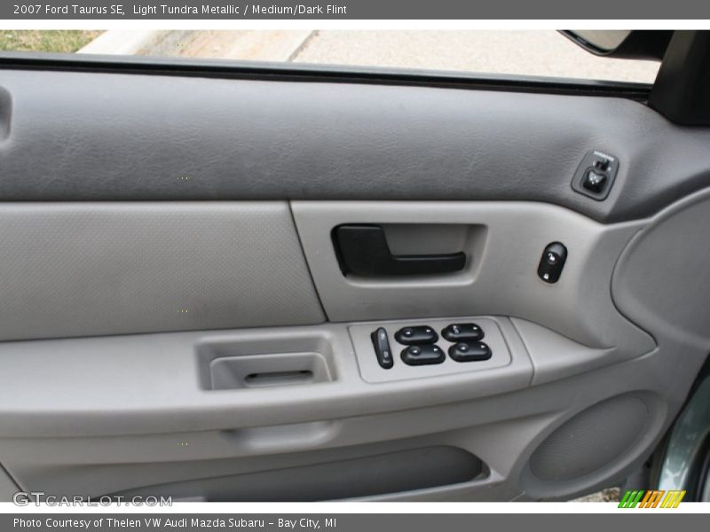 Light Tundra Metallic / Medium/Dark Flint 2007 Ford Taurus SE