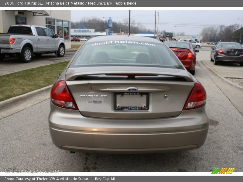 Arizona Beige Metallic / Medium/Dark Pebble Beige 2006 Ford Taurus SE