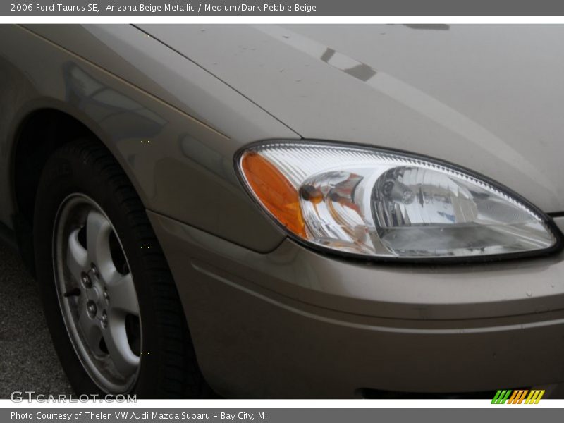 Arizona Beige Metallic / Medium/Dark Pebble Beige 2006 Ford Taurus SE