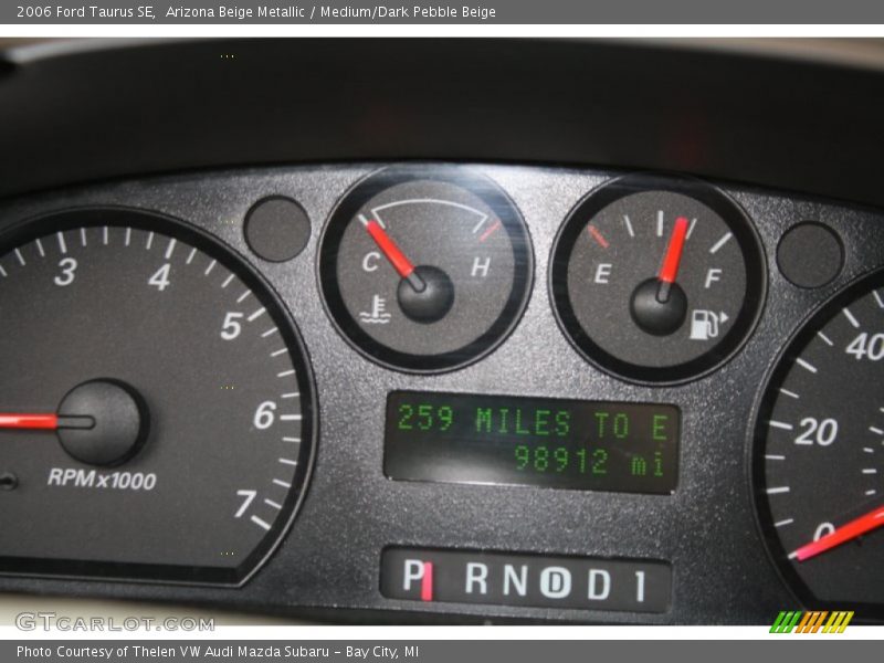 Arizona Beige Metallic / Medium/Dark Pebble Beige 2006 Ford Taurus SE
